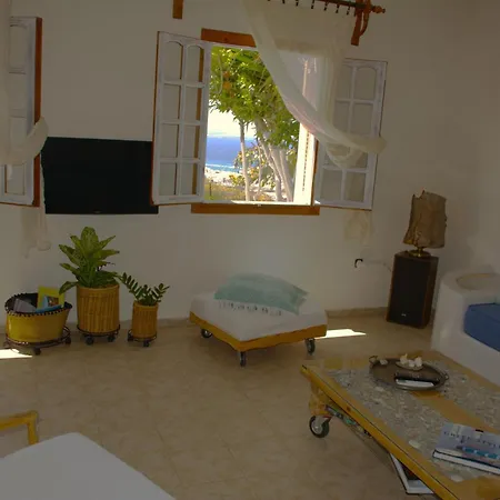 Zephyrus Sunset House Holiday home Agkidia
